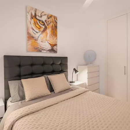 Daire Domillion Sunrise 2bdr 2bath Gibraltar View *