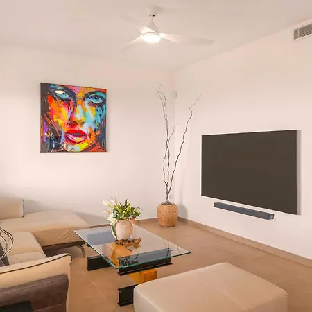 Domillion Sunrise 2bdr 2bath Gibraltar View Daire